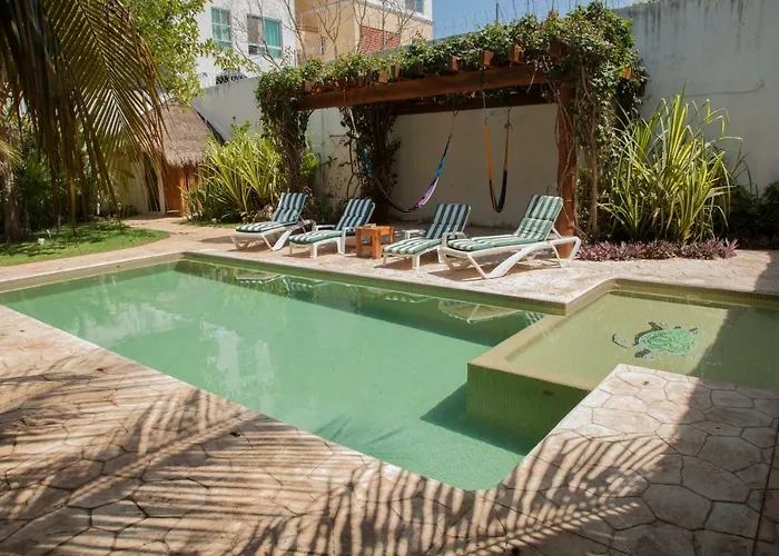 Beautiful Private Villa for 16 PAX with garden, BBQ&pool, Playa del Carmen